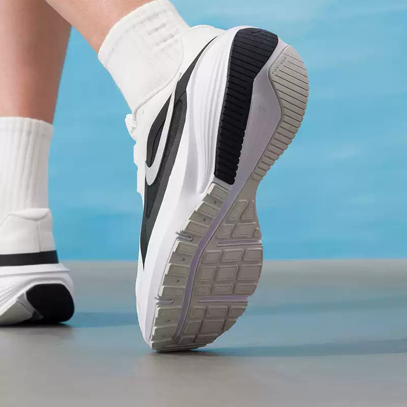 حذاء نايك داونشيفتر 14 للرجال  - مراجعة Lightweight Road Running Shoes وسعره