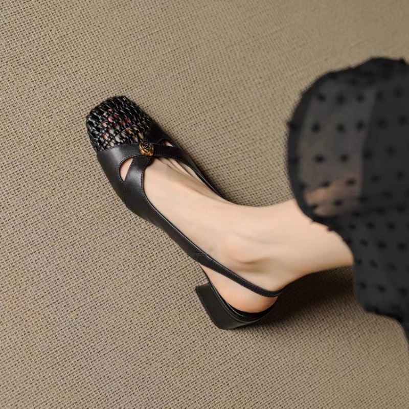 صندل نسائي بمقدمة مغلقة على ال - مراجعة Sandals وسعره