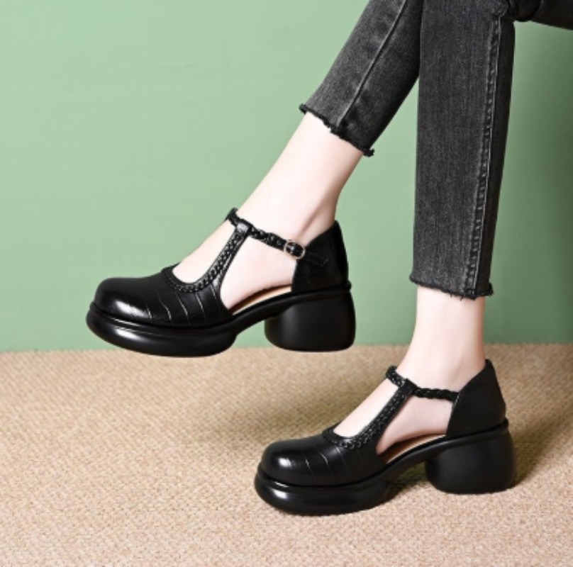 صندل ماري جين نسائي أسود بنقشة - مراجعة Sandals وسعره